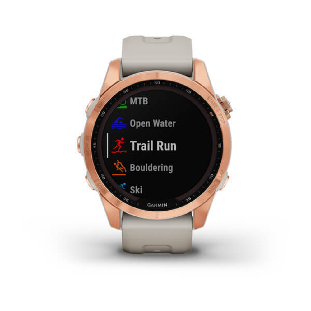 Garmin Fenix 7s Solar цвета розовое золото с песочным силиконовым ремешком