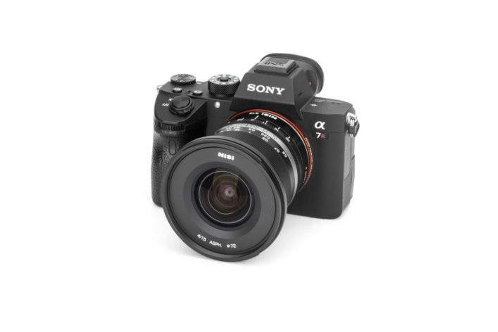 Объектив NiSi 15мм f4 FF Aspherical для камер с байонетом Sony E-mount