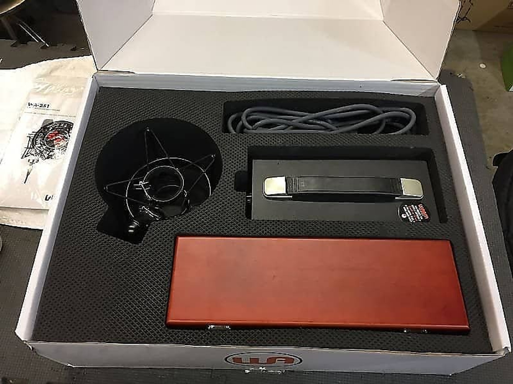 Микрофон Warm Audio WA-251 Large Diaphragm Multipattern Tube Condenser Microphone