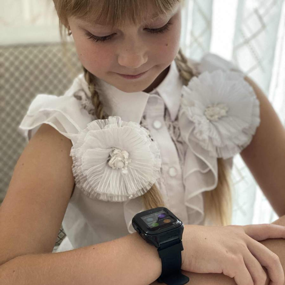 Детские смарт-часы  GPS 4G c видеозвонком SMARUS kids KW1 черные