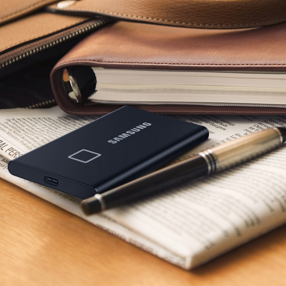 Внешний SSD диск Samsung T7 Touch 2ТБ (MU-PC2T0K)