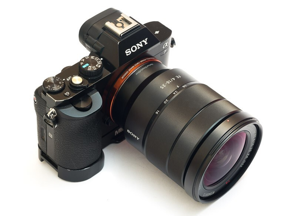 Объектив  Sony SEL1635GM