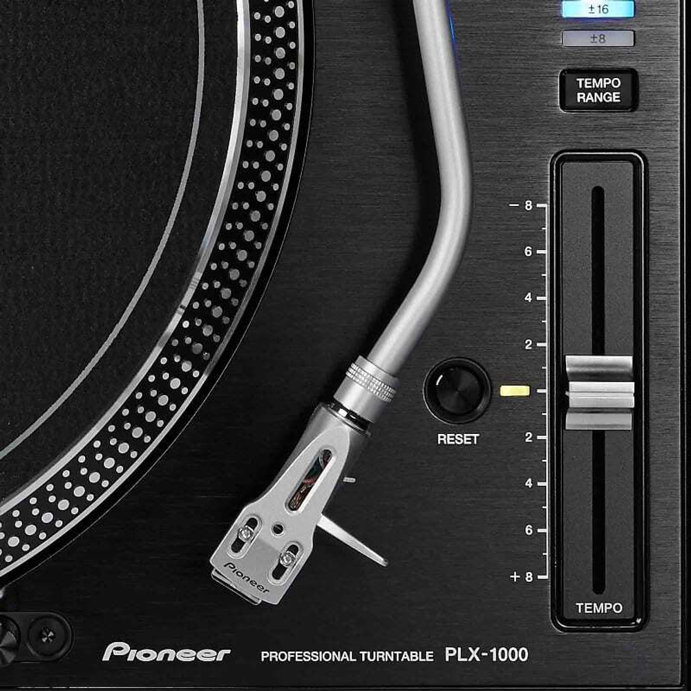 Pioneer DJ PLX-1000 Direct Drive Professional Turntable с чехлом Black Road Pioneer DJ PLX-1000 Direct Drive Professional Turntable w Black Road Case