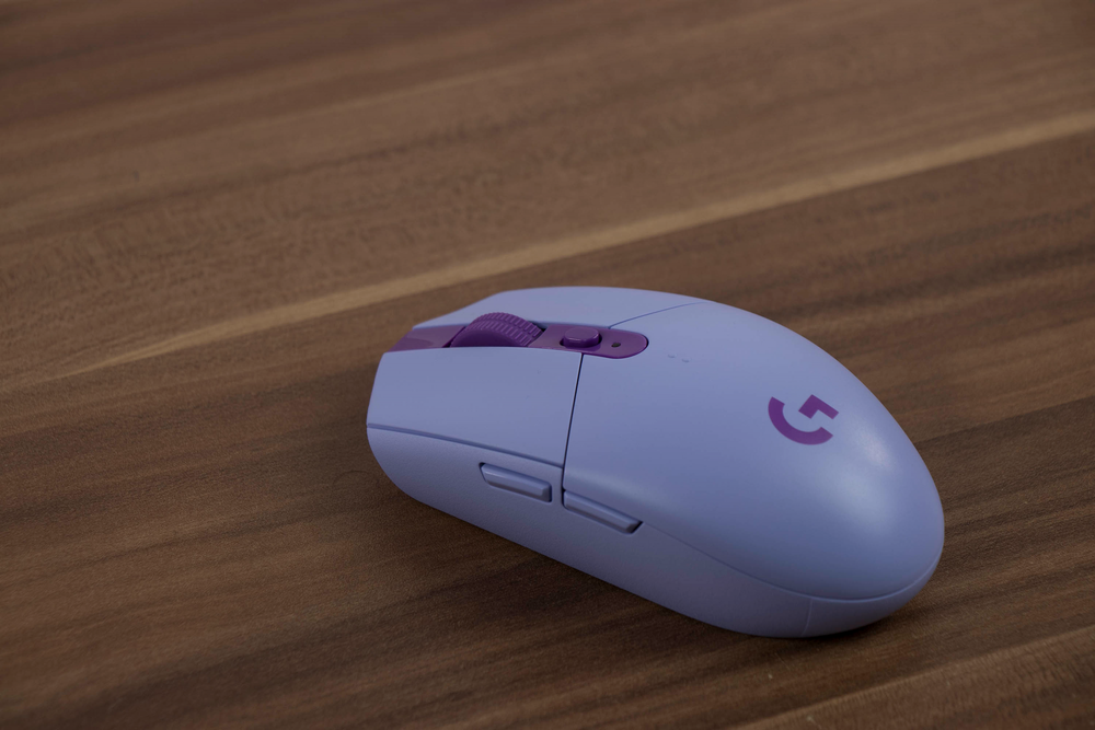 Беспроводная игровая мышь Logitech G304 фиолетовый (910-006026)
