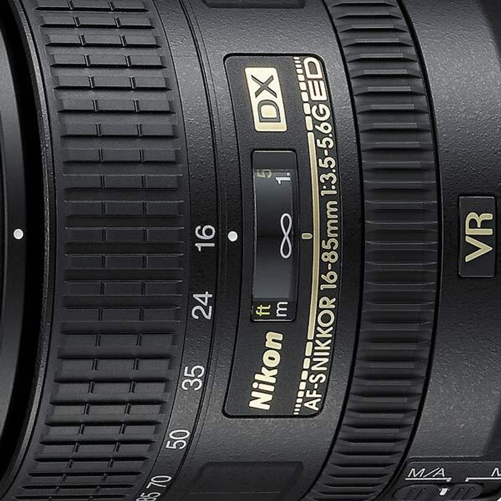 Объектив Nikon AF-S DX Nikkor 16-85mm f/3.5-5.6G ED VR