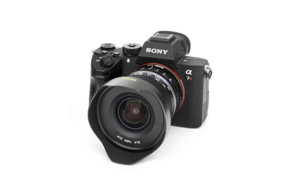Объектив NiSi 15мм f4 FF Aspherical для камер с байонетом Sony E-mount